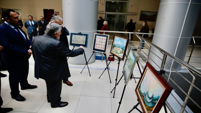 Eskişehir'de asliye ceza hakimi Adalet Sarayı'nda resim sergisi açtı