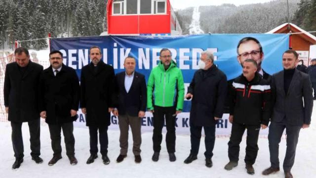 Gençlik ve Spor Bakanı Kasapoğlu, Yıldıztepe Kayak Merkezi'ni inceledi: