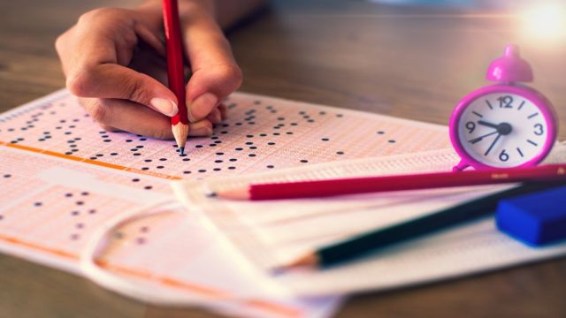 Kendini güvende ve özgüvenli hisseden çocuklar sınavlarda daha başarılı oluyor