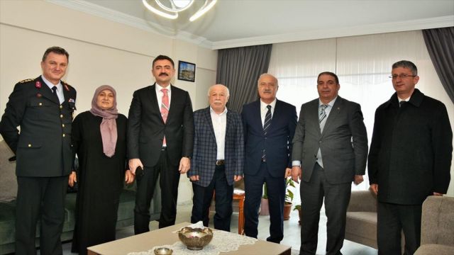 Kırıkkale Valisi Tekbıyıkoğlu'ndan şehit ailesine ziyaret