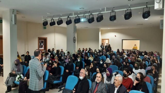 Prof. Dr. Hamdi Temel, öğrencilere plastiğin zararlarını anlattı