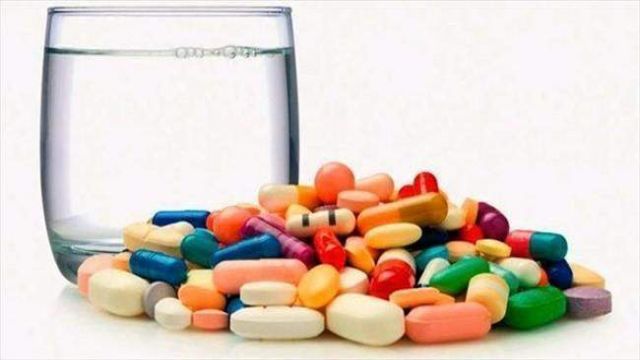 65 yaş üstündekilerin yüzde 30'u en az 4 ilaç kullanıyor