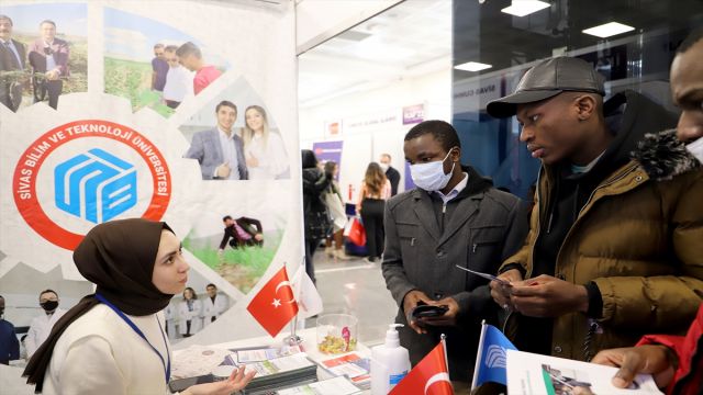 Sivas Bilim ve Teknoloji Üniversitesi, İç Anadolu Kariyer Fuarı'na katıldı
