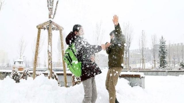 SON DAKİKA!! İstanbul’da bugün okullar tatil mi? Bugün 14 Mart Pazartesi Okullar tatil mi edildi? Hangi İllerde Okullar tatil?