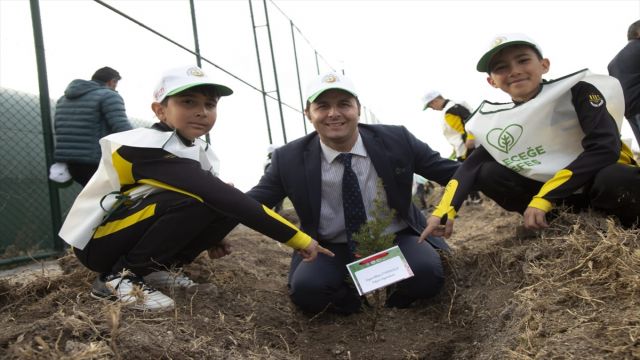 Yahyalı'da Gazi Osman Çakmak Stadı'nın etrafına fidan dikildi