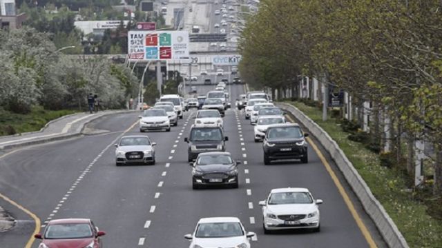 Geri dönüş yollarında yoğun trafik...