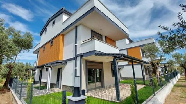Tatil beldelerinde kiralık villaların bedeli aylık 100 ila 500 bin TL'ye çıktı