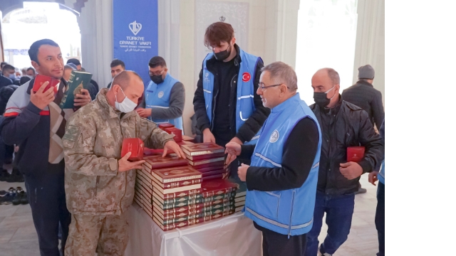 Kurban yardımının yanında Kur'an-ı Kerim dağıtılacak