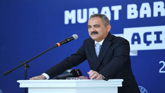 Bakan Özer okulların açılacağı tarihi açıkladı