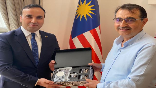 Enerji ve Tabii Kaynaklar Bakanının Kuala Lumpur Yunus Emre Enstitüsü Ziyareti