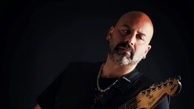 İstek şarkıyı farklı tarzda söyledi! Müzisyeni darp edip öldürdüler!