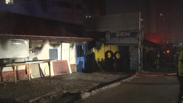 Ankara'da yan yana 3 dükkanda yangın