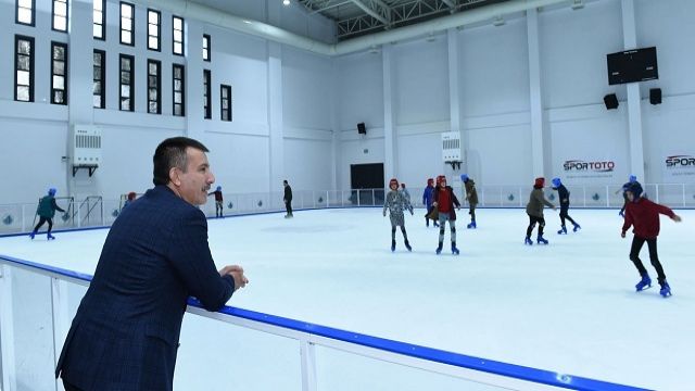 Altındağ Belediyesi Ali Ersoy Buz pisti temizlenmediği için kazaya davetiye çıkarıyor