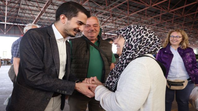Çankaya Belediye Başkanı Hüseyin Can Güner Ümitköy Semt Pazarı’nda Vatandaşlarla Buluştu
