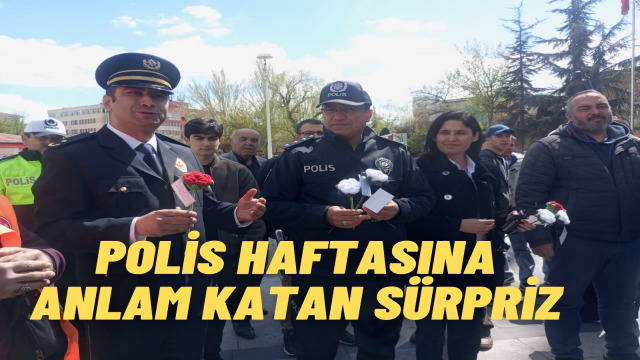 Sincan Meydanı’nda Polise Çiçekli Sürpriz