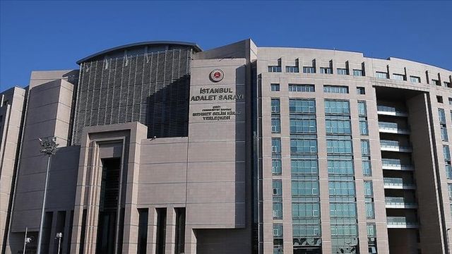 Hazreti Muhammed'in Karikatür Çizimini Yayımlayan Derginin Yazı İşleri Müdürü için Yakalama Talimatı