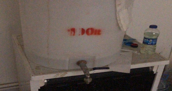 Bu bidonda bakın kaçak ne üretmişler...