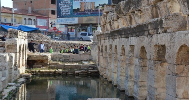 Öğrenciler Roma hamamında