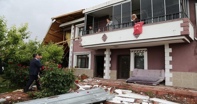 Fırtına Gölbaşı'nı yıktı geçti...