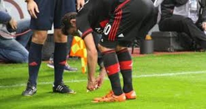 Hakan Çalhanoğlu'ndan Almanlara ekmek dersi