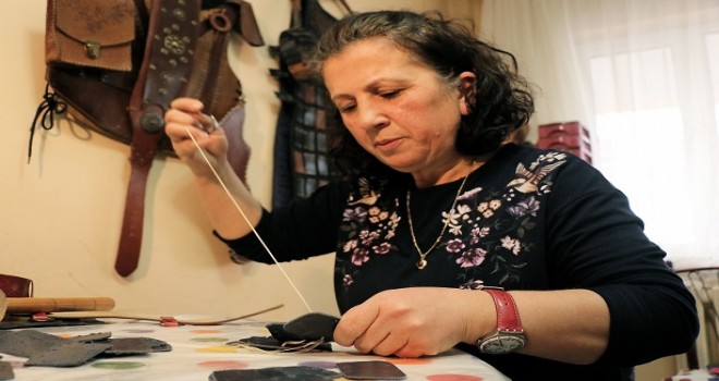 Okçulukla tanıştı, kostümleri iş kapısı oldu