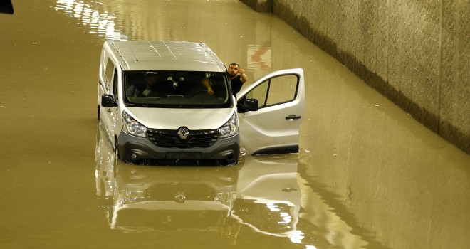 Ankara'da şok... Yağmur 3 can aldı