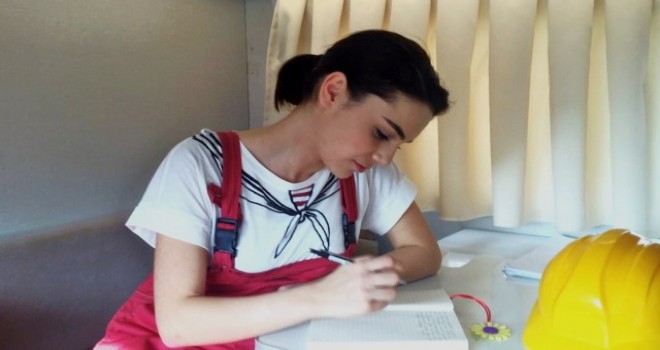 Rolü için günlük tutuyor