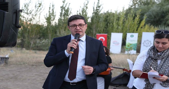 Yabancı misyon temsilcilerine Bağda Kalecik karası üzümü tanıtımı