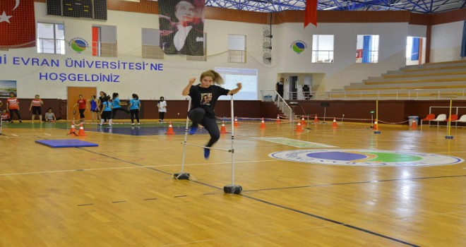 Beden eğitimini kazanabilmek için mücadele verdiler...