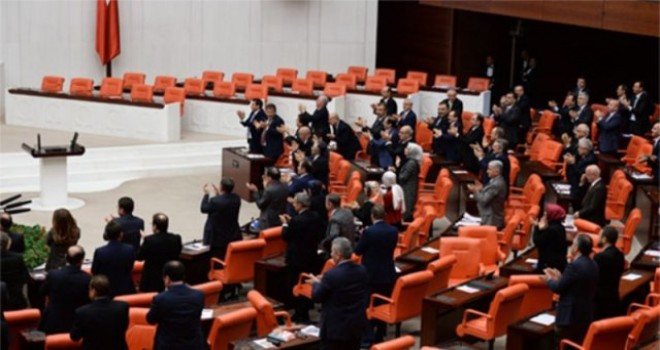 AK Parti ve MHP ayakta alkışladı