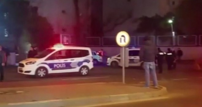 Zeytinburnu’nda askeri lojman önünde hareketli dakikalar