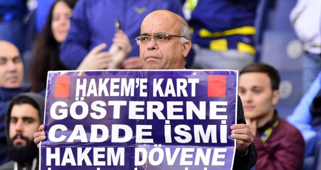 Fenerbahçeli taraftarlardan hakemlere destek