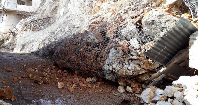 Kayalar koptu, tellerle bağlı olmasaydı...