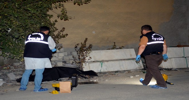 Üzerine dökülen tiner alev aldı!