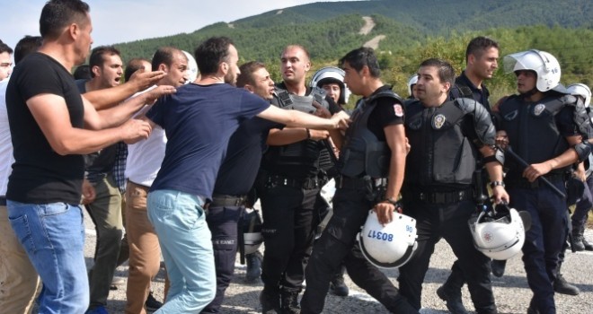 17 yaşındaki gencin cenazesinde gerginlik çıktı