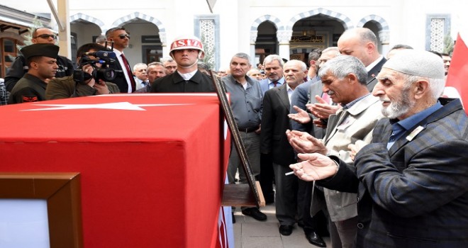 Şehit Özdemir son yolculuğuna uğurlandı