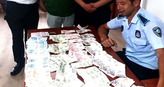 Dilencinin üzerinde 6 bin 845 lira bulundu