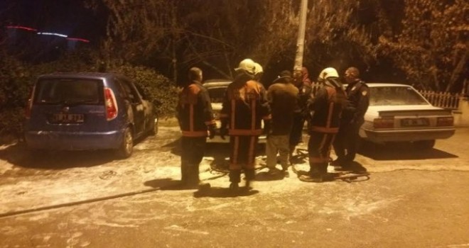 Park halindeki otomobil yandı