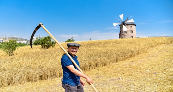 Sıra dışı bir Başkan: Veysel TİRYAKİ