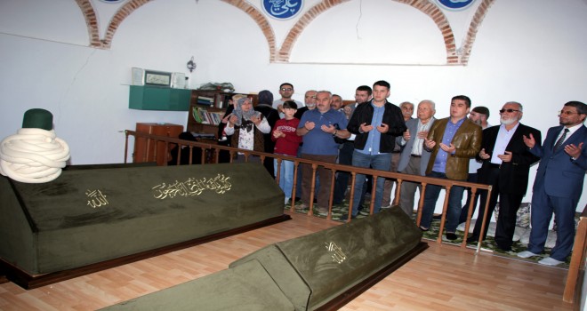 Tabduk Emre Nallıhan'da anıldı