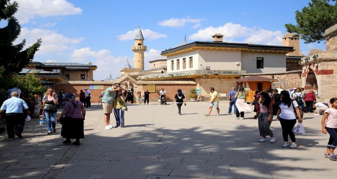 Alçak gönüllülüğün simgesi: Kahveci Baba