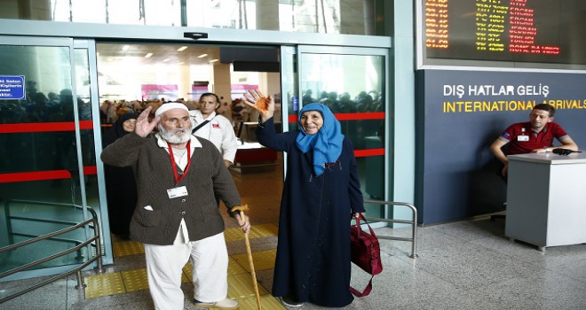 Ankara'nın ilk hacı kafilesi geldi...