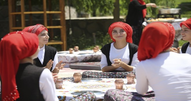 Altınköy'de bahara veda Yaza merhaba şenliği