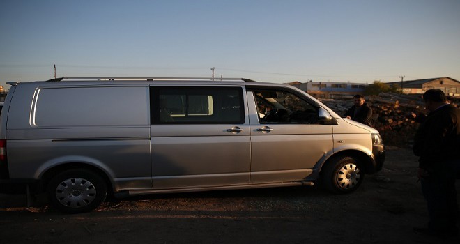 Bankadan itibaren takip ettikleri esnafın 30 bin lirasını çaldılar