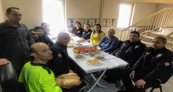 Çalınan parası bulunan kadın polise böyle teşekkür etti...