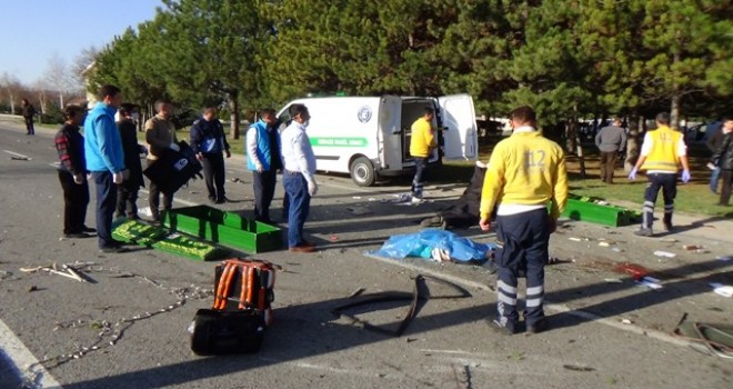 Başkent'te feci kaza: 2 ölü, 1 yaralı