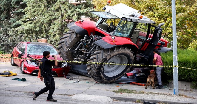 Polisin dur ihtarına uymadı, araçları ezerek kaçtı...