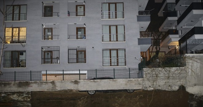 Çankaya'da istinat duvarı çöktü...