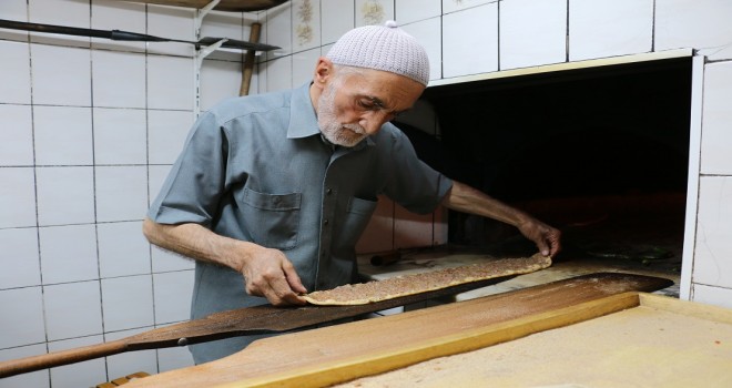 62 yıldır etli ekmek yapıyor...