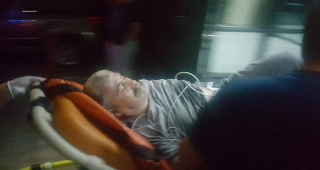 Denizin ortasında karnından vuruldu